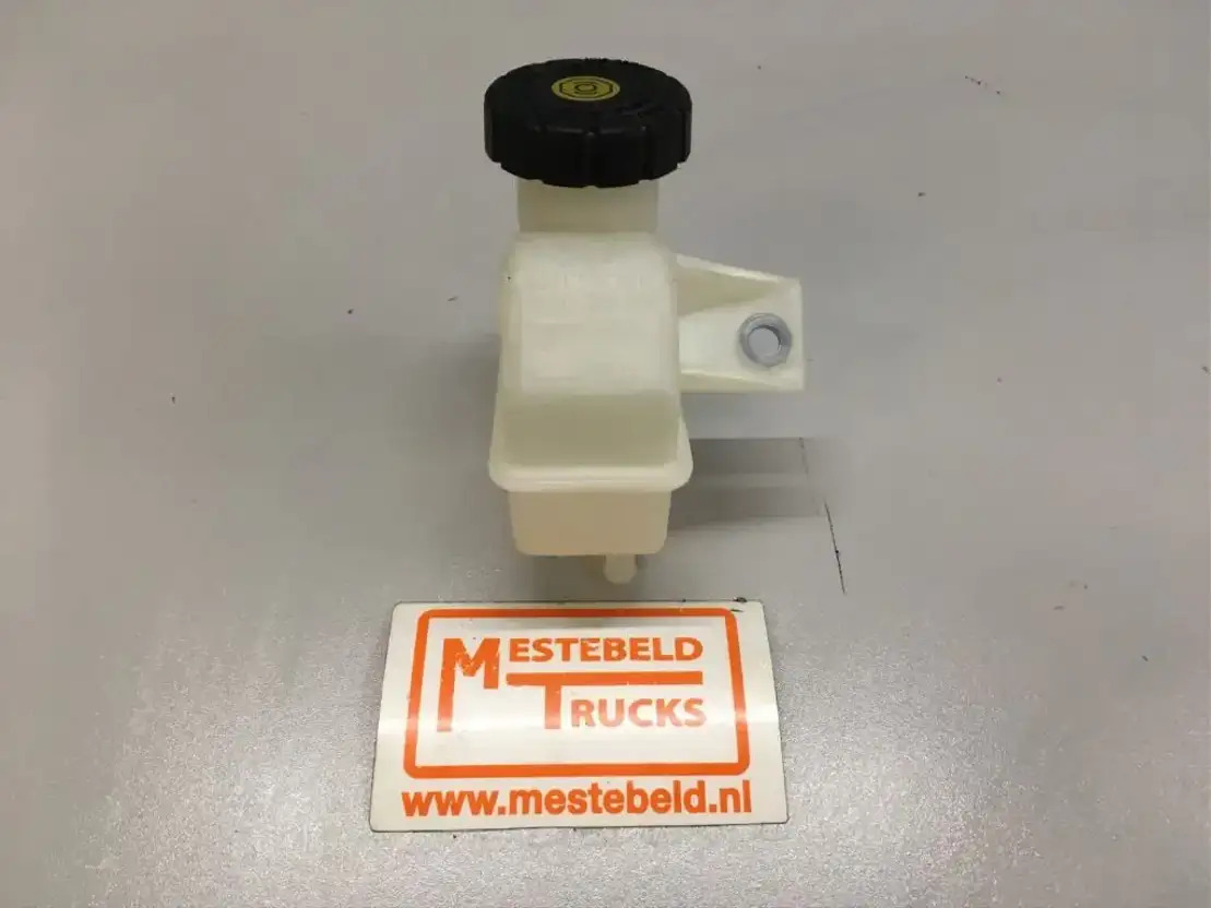 Mercedes-Benz Koppelingsvloeistof reservoir  - Сцепление и запчасти для Грузовиков: фото 1 Mercedes-Benz Koppelingsvloeistof reservoir  - Сцепление и запчасти для Грузовиков: фото 1