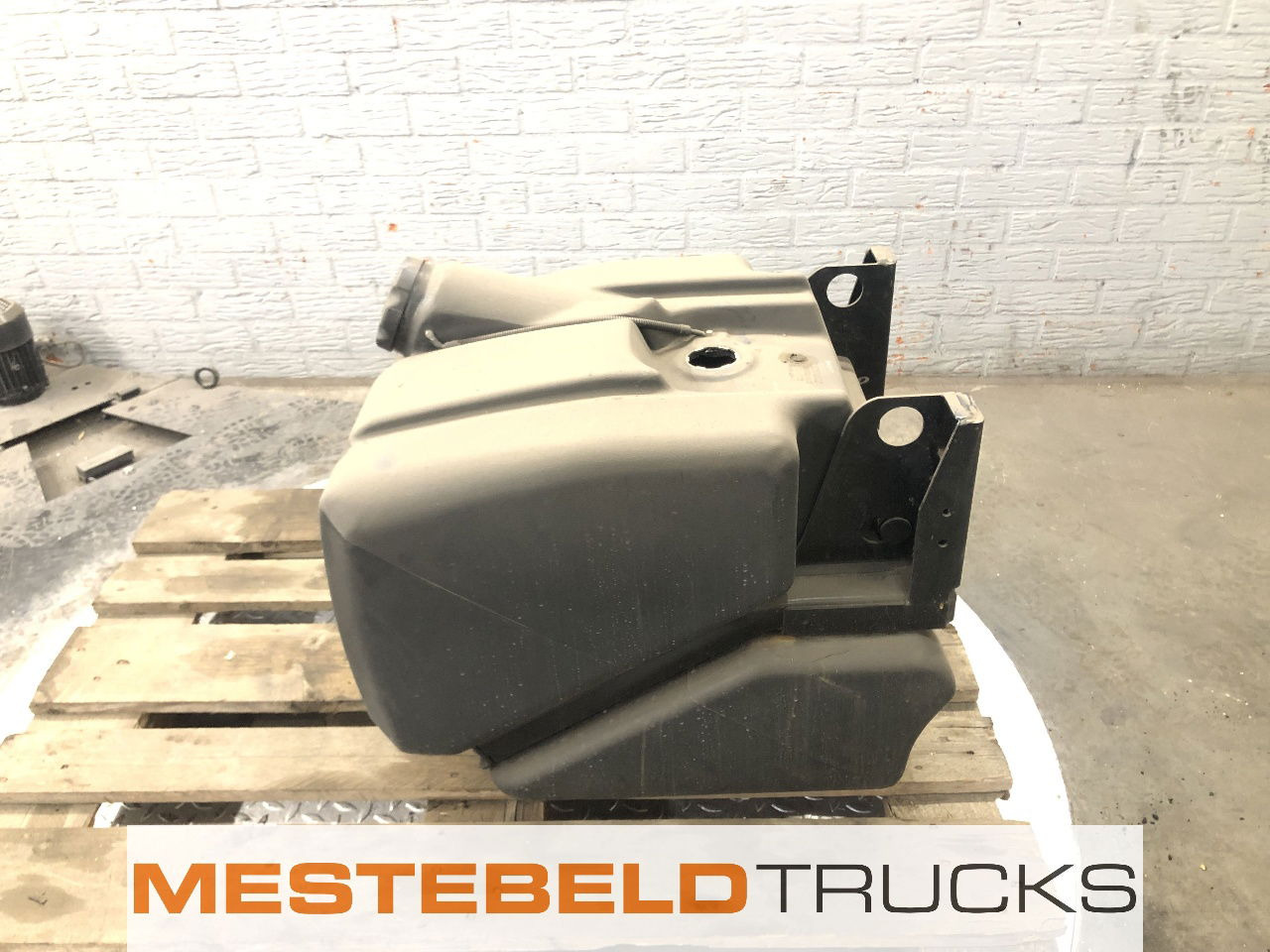 Renault Brandstoftank kunststof 125 liter Midlum - Подготовка топлива для Грузовиков: фото 1 Renault Brandstoftank kunststof 125 liter Midlum - Подготовка топлива для Грузовиков: фото 1