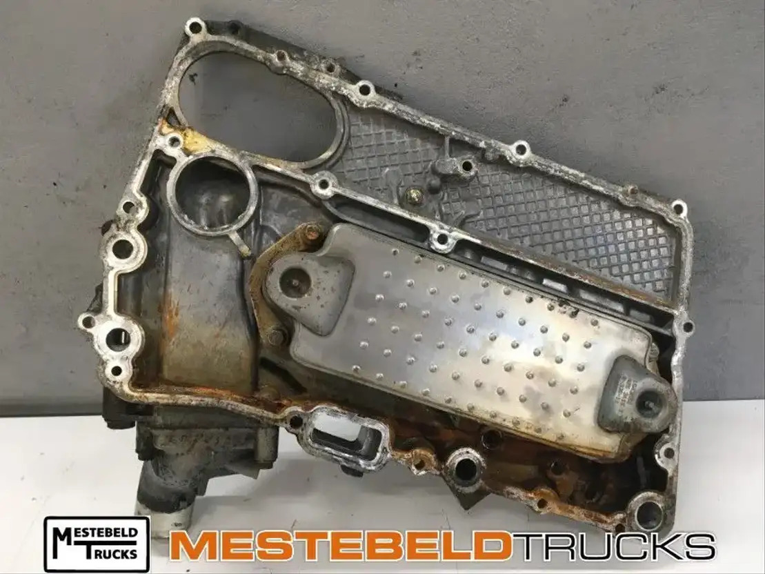 Scania Deksel met oliekoeler R400 - Двигатель для Грузовиков: фото 2 Scania Deksel met oliekoeler R400 - Двигатель для Грузовиков: фото 2
