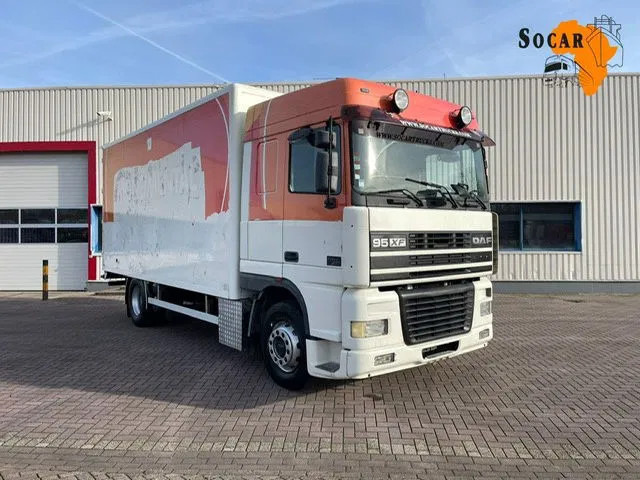 DAF XF 95.380 Euro 2 Manual-Gear - Грузовик с закрытым кузовом: фото 1 DAF XF 95.380 Euro 2 Manual-Gear - Грузовик с закрытым кузовом: фото 1