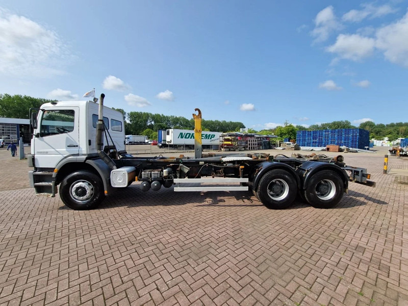 Mercedes-Benz Atego 2628 6x4 Euro 3 Manual Gear full steel suspension - Крюковой мультилифт: фото 5 Mercedes-Benz Atego 2628 6x4 Euro 3 Manual Gear full steel suspension - Крюковой мультилифт: фото 5