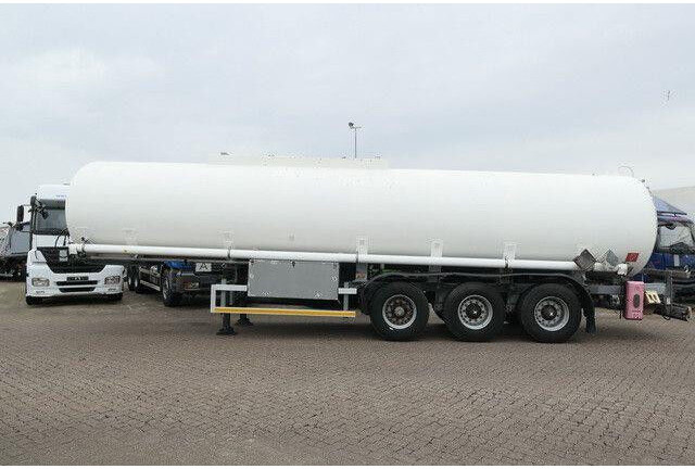 Kässbohrer STH 34/10-24/Tank 34.000 ltr./Unterbefüll./Pumpe - Полуприцеп-цистерна: фото 2 Kässbohrer STH 34/10-24/Tank 34.000 ltr./Unterbefüll./Pumpe - Полуприцеп-цистерна: фото 2