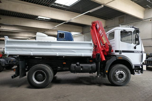 Mercedes-Benz 1820 AK 4x4, HMF 1003 K2, Allrad, AHK, Blattfed. - Самосвал, Автоманипулятор: фото 2 Mercedes-Benz 1820 AK 4x4, HMF 1003 K2, Allrad, AHK, Blattfed. - Самосвал, Автоманипулятор: фото 2