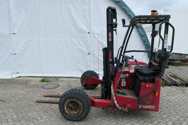 Moffett M4 25.3, Mitnahmestapler, 2.500kg, 3m Hubhöhe - Мобильный вилочный погрузчик: фото 2 Moffett M4 25.3, Mitnahmestapler, 2.500kg, 3m Hubhöhe - Мобильный вилочный погрузчик: фото 2