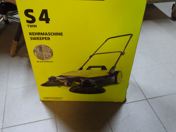 Balayeuse mécanique KARCHER S 4 Twin - Промышленная подметальная машина: фото 1 Balayeuse mécanique KARCHER S 4 Twin - Промышленная подметальная машина: фото 1