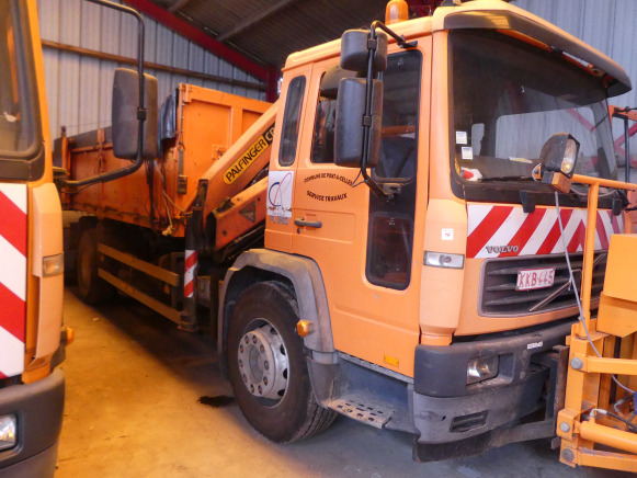 Camion benne + grue auxiliaire Volvo FL6E 19.0 - Грузовик бортовой/ Платформа, Автоманипулятор: фото 1 Camion benne + grue auxiliaire Volvo FL6E 19.0 - Грузовик бортовой/ Платформа, Автоманипулятор: фото 1