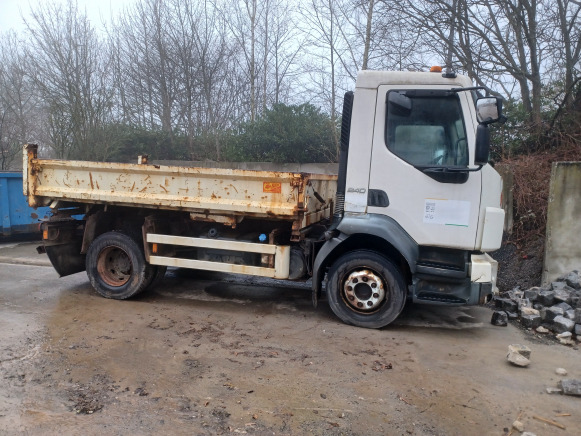 Camion tri benne Volvo FLL 42 12N2 5.0 (2009-88.795 km) - Грузовик бортовой/ Платформа: фото 2 Camion tri benne Volvo FLL 42 12N2 5.0 (2009-88.795 km) - Грузовик бортовой/ Платформа: фото 2
