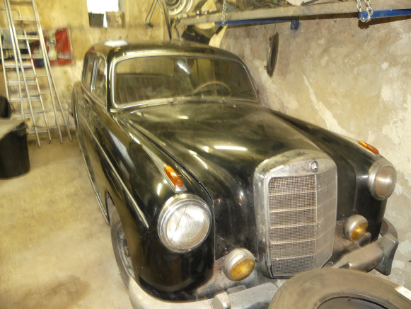 Voiture ancêtre Mercedes-Benz 220S Poton - Легковой автомобиль: фото 2 Voiture ancêtre Mercedes-Benz 220S Poton - Легковой автомобиль: фото 2