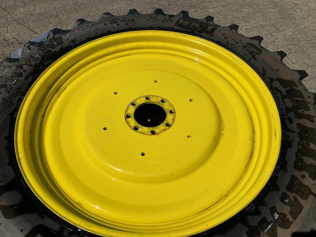 BKT 320/90R42 - Шина для Сельскохозяйственной техники: фото 4 BKT 320/90R42 - Шина для Сельскохозяйственной техники: фото 4