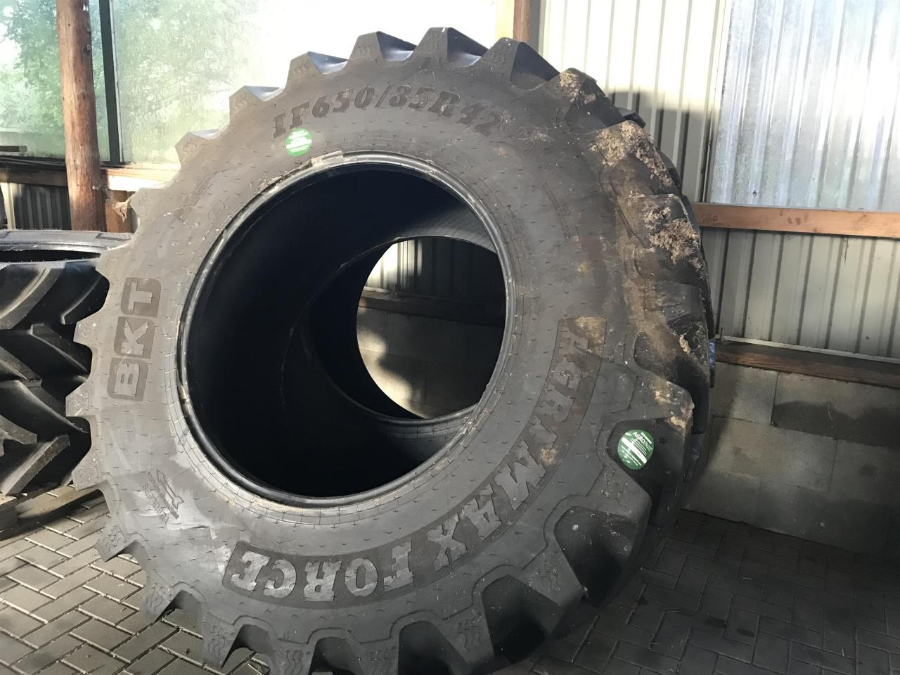 BKT 650/85R42 IF - Шина для Сельскохозяйственной техники: фото 2 BKT 650/85R42 IF - Шина для Сельскохозяйственной техники: фото 2