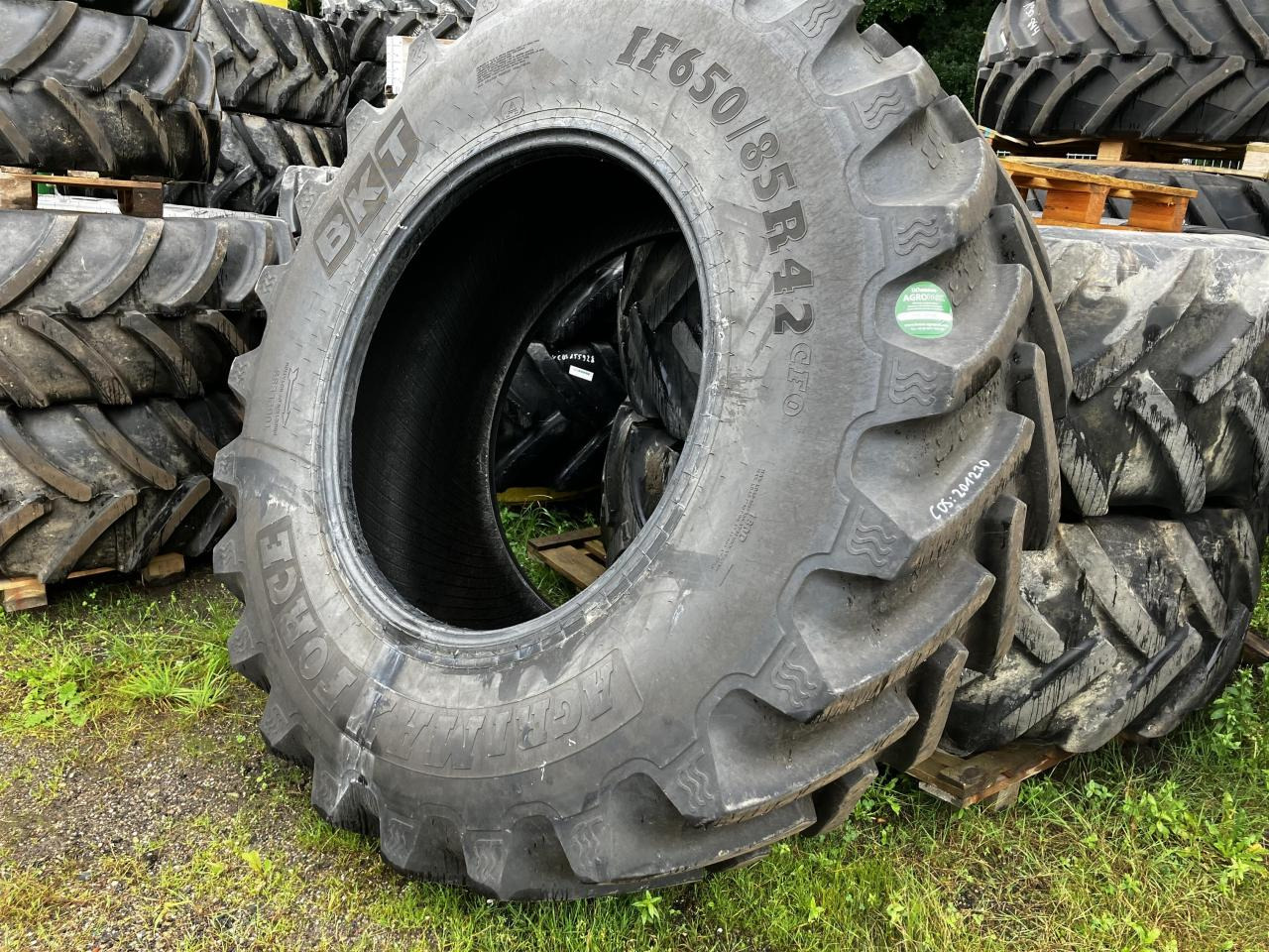 BKT 650/85R42 IF - Шина для Сельскохозяйственной техники: фото 1 BKT 650/85R42 IF - Шина для Сельскохозяйственной техники: фото 1