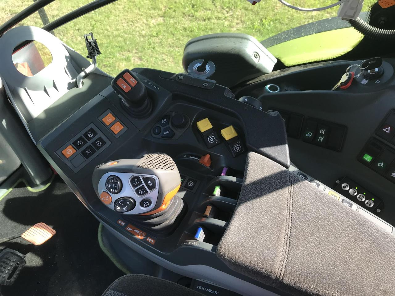 Трактор CLAAS Arion 660: фото 9