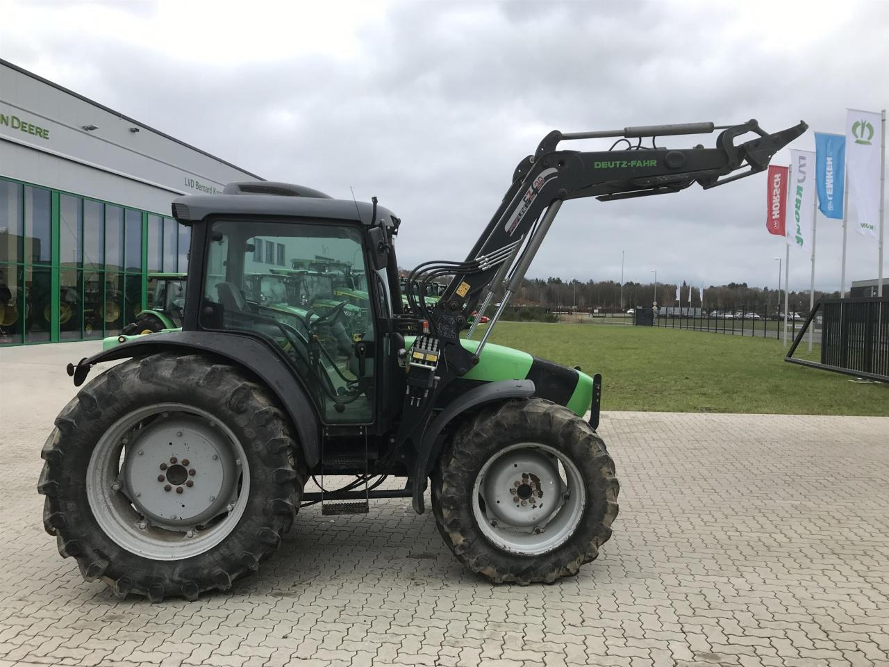 Deutz-Fahr Agrofarm 420 - Трактор: фото 2 Deutz-Fahr Agrofarm 420 - Трактор: фото 2