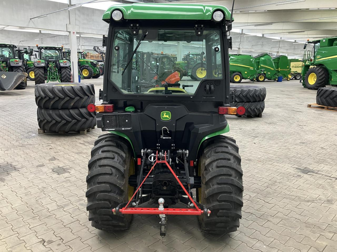John Deere 3025E - Трактор: фото 4 John Deere 3025E - Трактор: фото 4