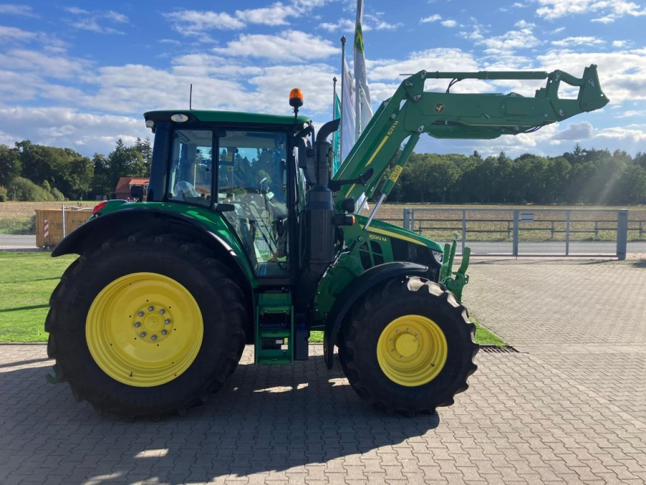 John Deere 6120M - Трактор: фото 2 John Deere 6120M - Трактор: фото 2