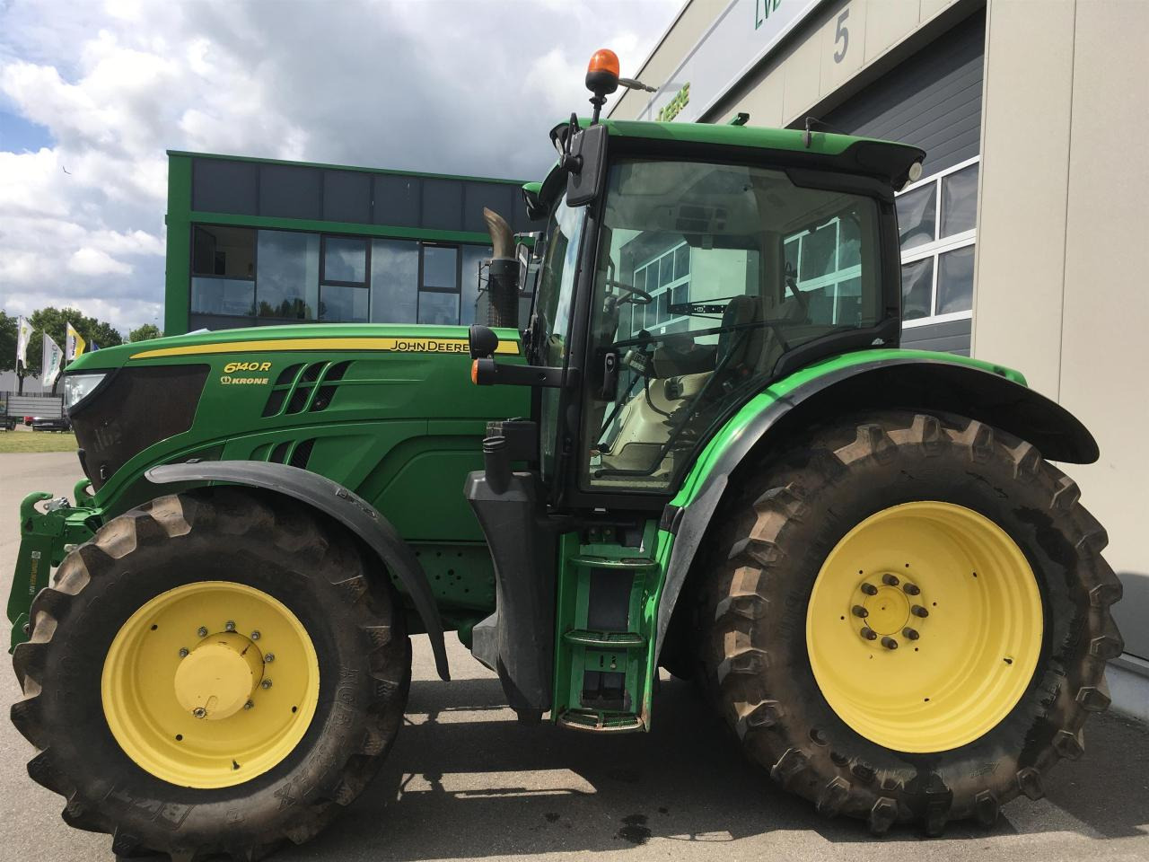 John Deere 6140R - Трактор: фото 1 John Deere 6140R - Трактор: фото 1