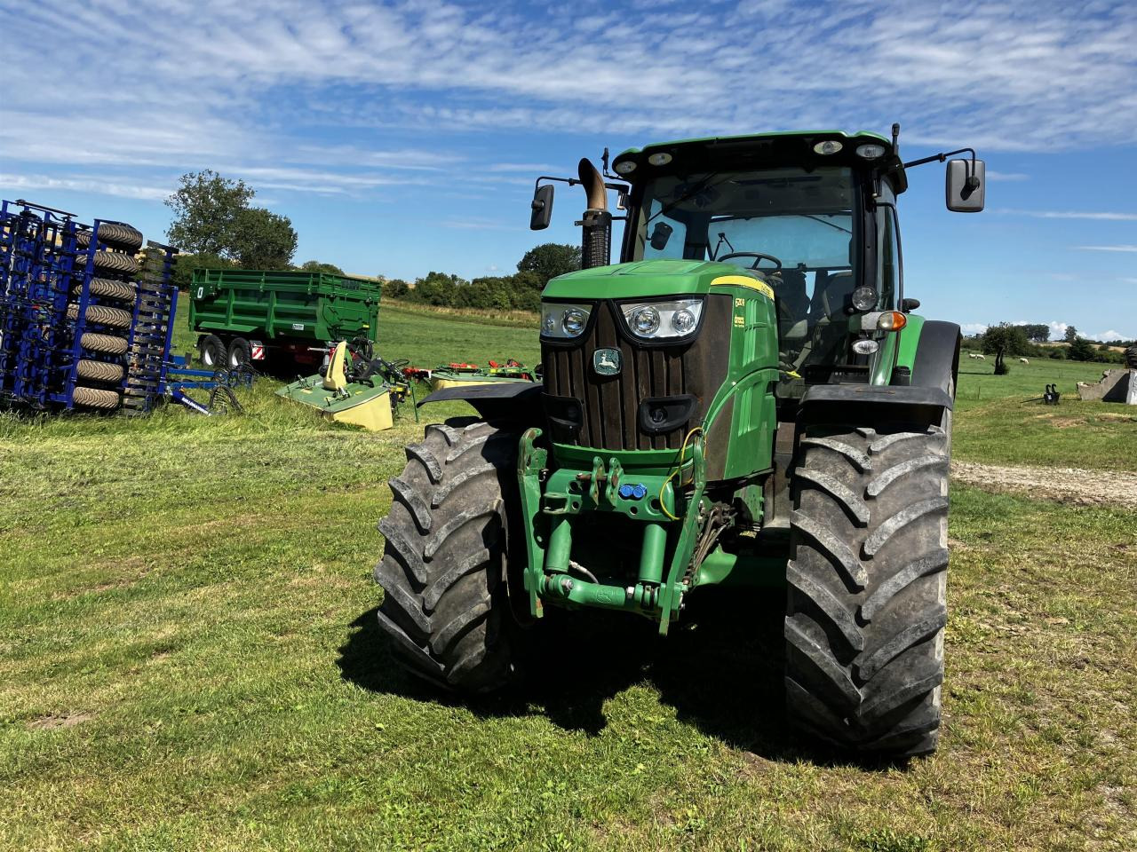 John Deere 6210R - Трактор: фото 3 John Deere 6210R - Трактор: фото 3