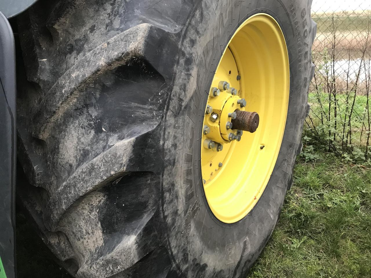 Трактор John Deere 6215R: фото 10