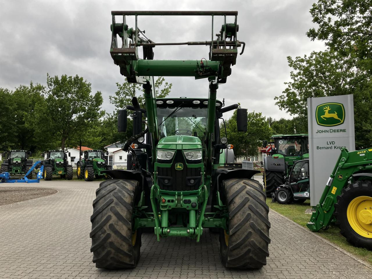 John Deere 6215R - Трактор: фото 3 John Deere 6215R - Трактор: фото 3