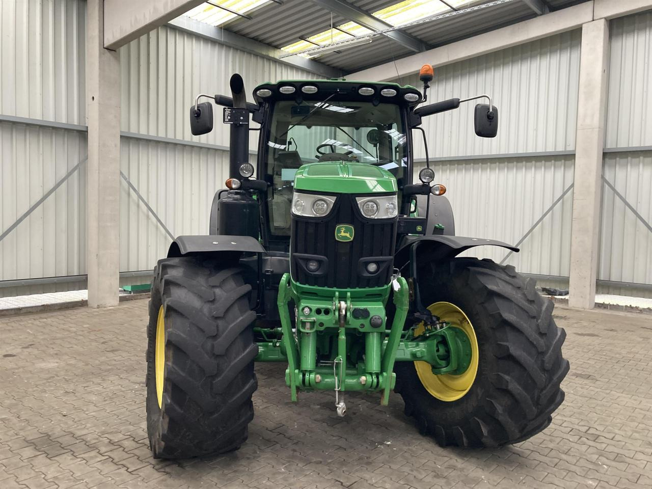 John Deere 6215R - Трактор: фото 3 John Deere 6215R - Трактор: фото 3