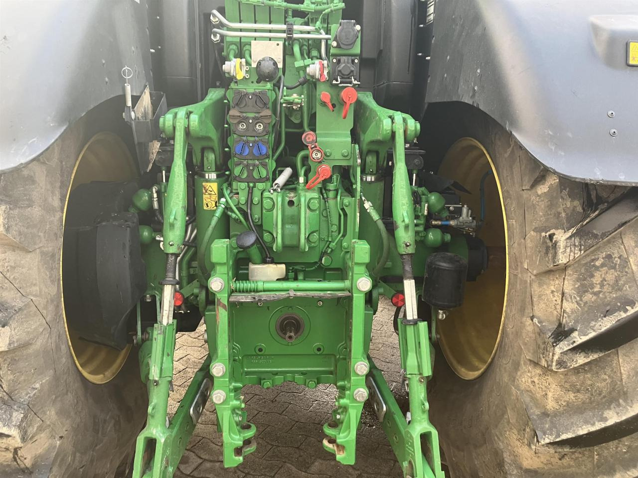 John Deere 6215R - Трактор: фото 4 John Deere 6215R - Трактор: фото 4