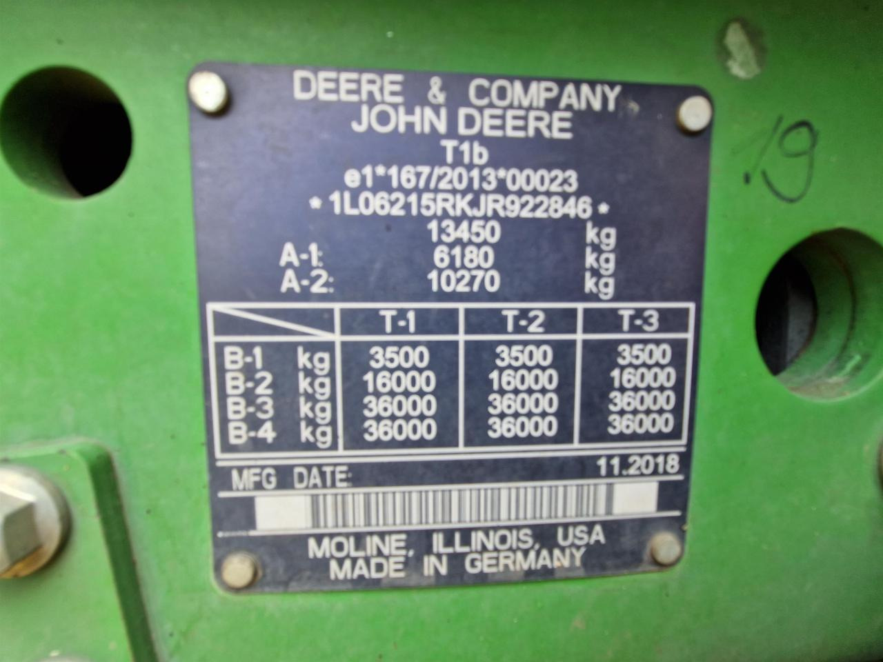 Трактор John Deere 6215R: фото 6