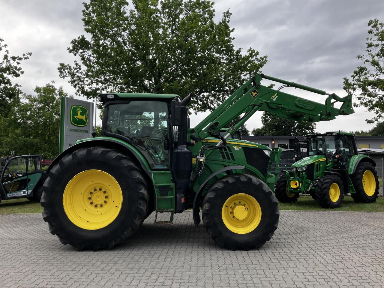 John Deere 6215R - Трактор: фото 2 John Deere 6215R - Трактор: фото 2