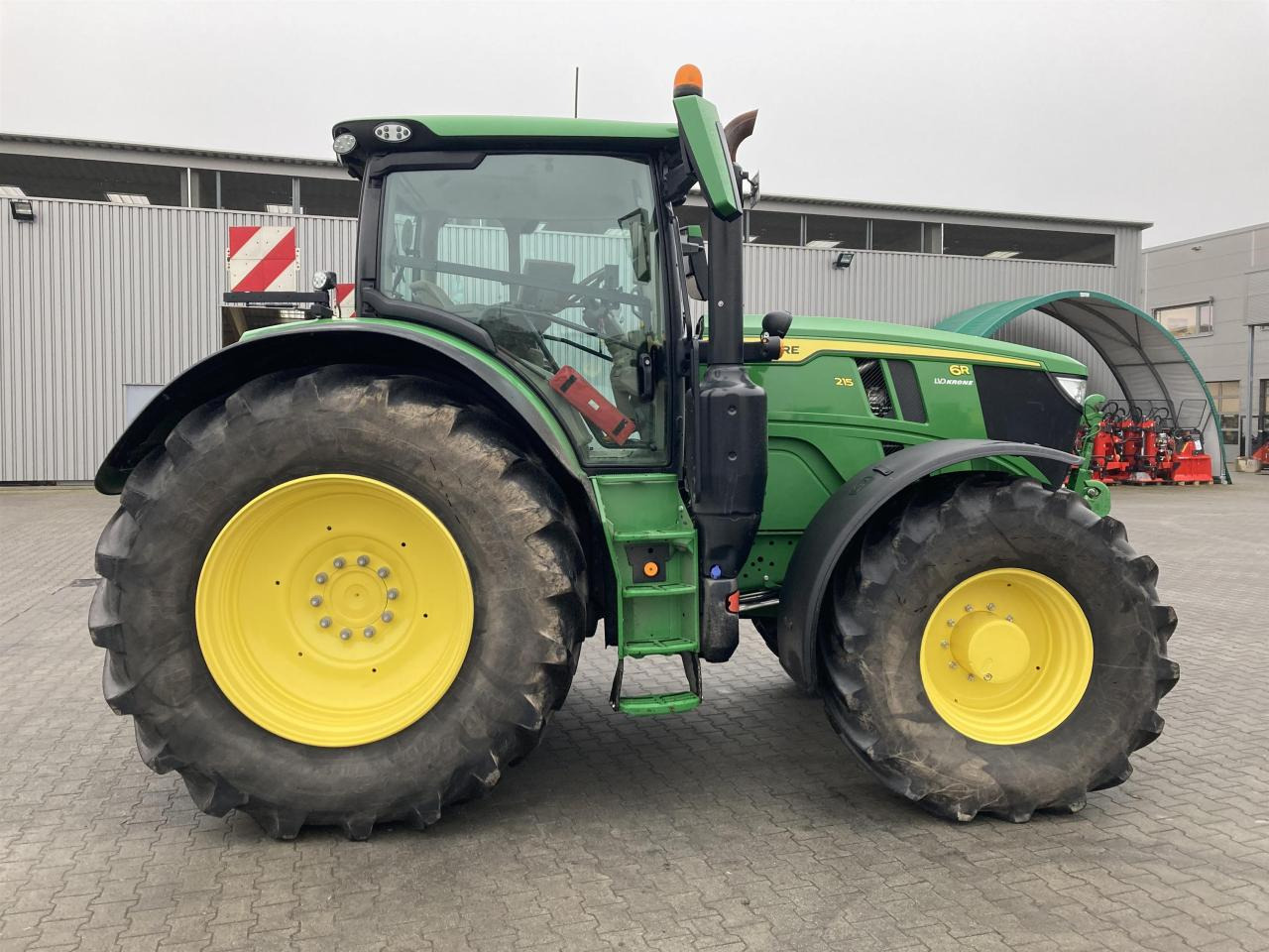 John Deere 6R 215 - Трактор: фото 3 John Deere 6R 215 - Трактор: фото 3