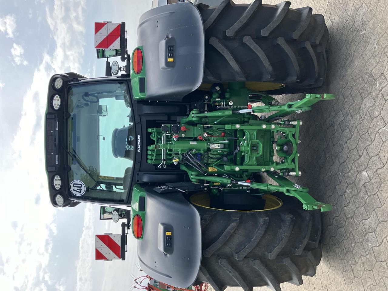 John Deere 6R 215 - Трактор: фото 4 John Deere 6R 215 - Трактор: фото 4