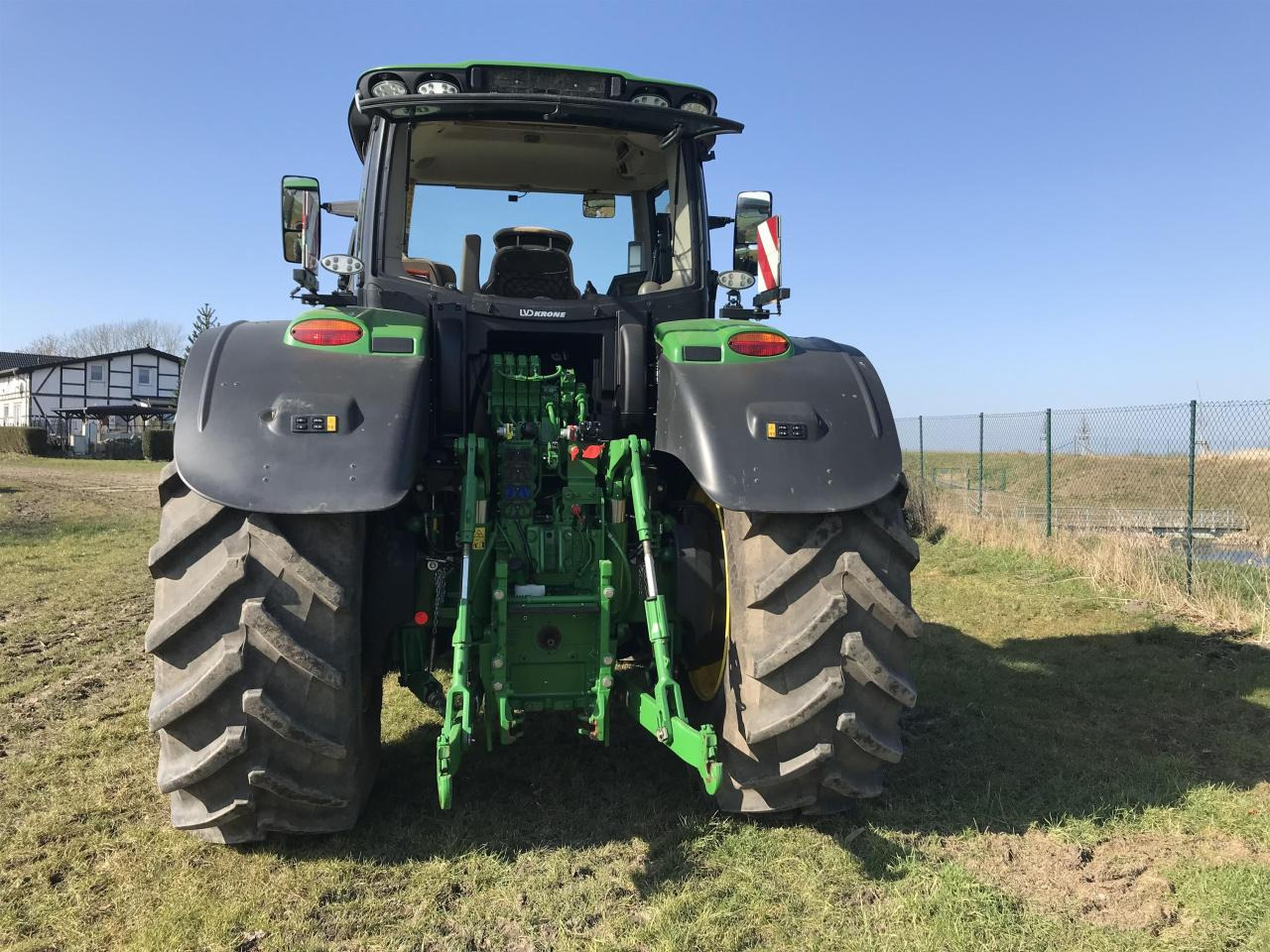 John Deere 6R 230 - Трактор: фото 5 John Deere 6R 230 - Трактор: фото 5