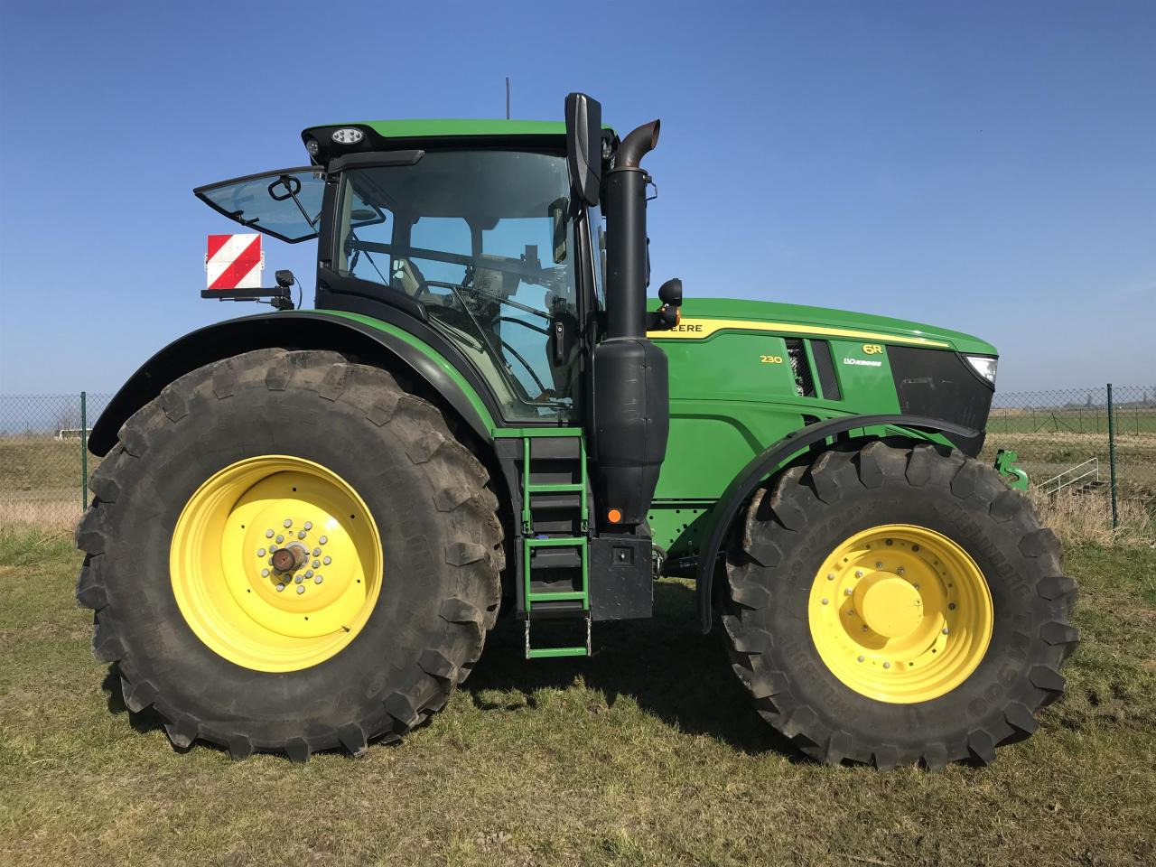 John Deere 6R 230 - Трактор: фото 2 John Deere 6R 230 - Трактор: фото 2