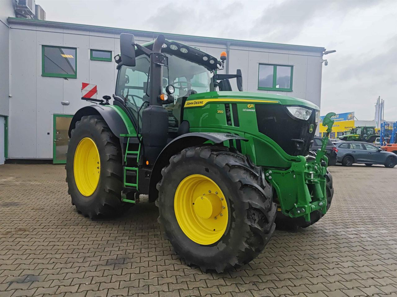 John Deere 6R 250 - Трактор: фото 2 John Deere 6R 250 - Трактор: фото 2