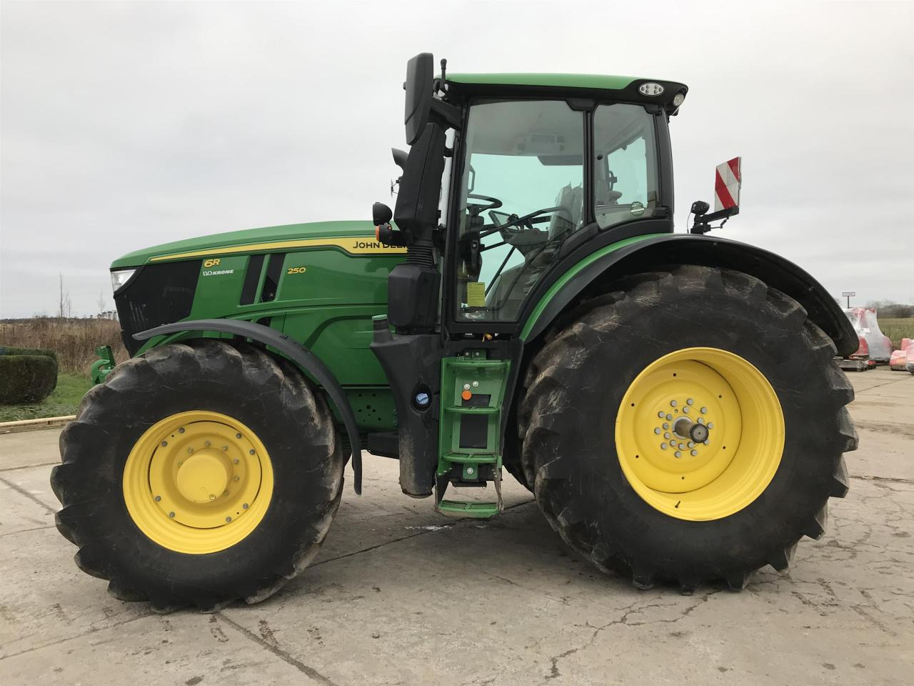 John Deere 6R 250 - Трактор: фото 1 John Deere 6R 250 - Трактор: фото 1