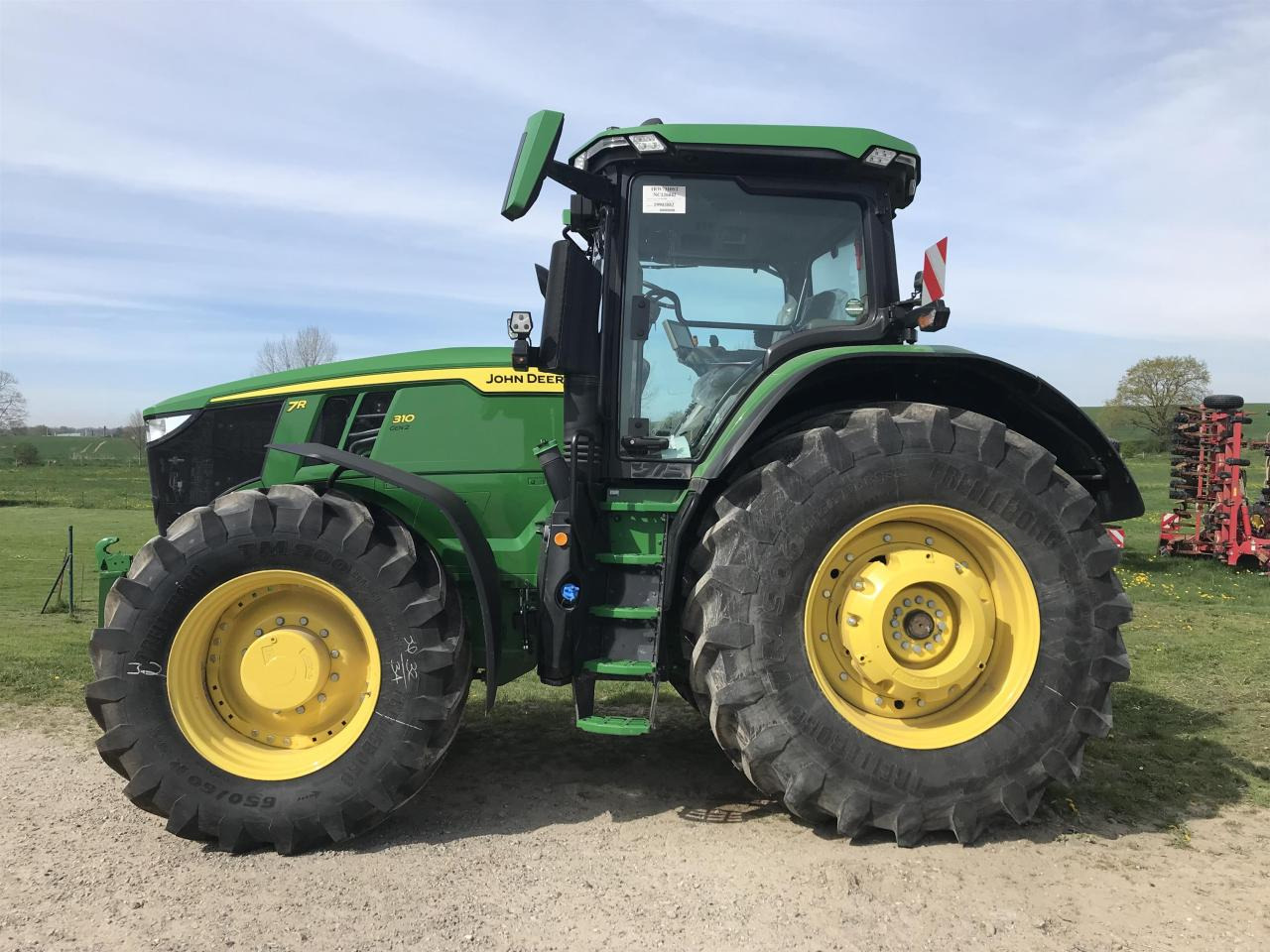 John Deere 7R 310 - Трактор: фото 1 John Deere 7R 310 - Трактор: фото 1
