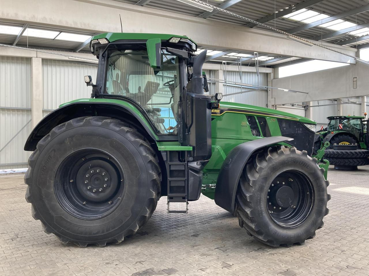 John Deere 7R 310 - Трактор: фото 5 John Deere 7R 310 - Трактор: фото 5