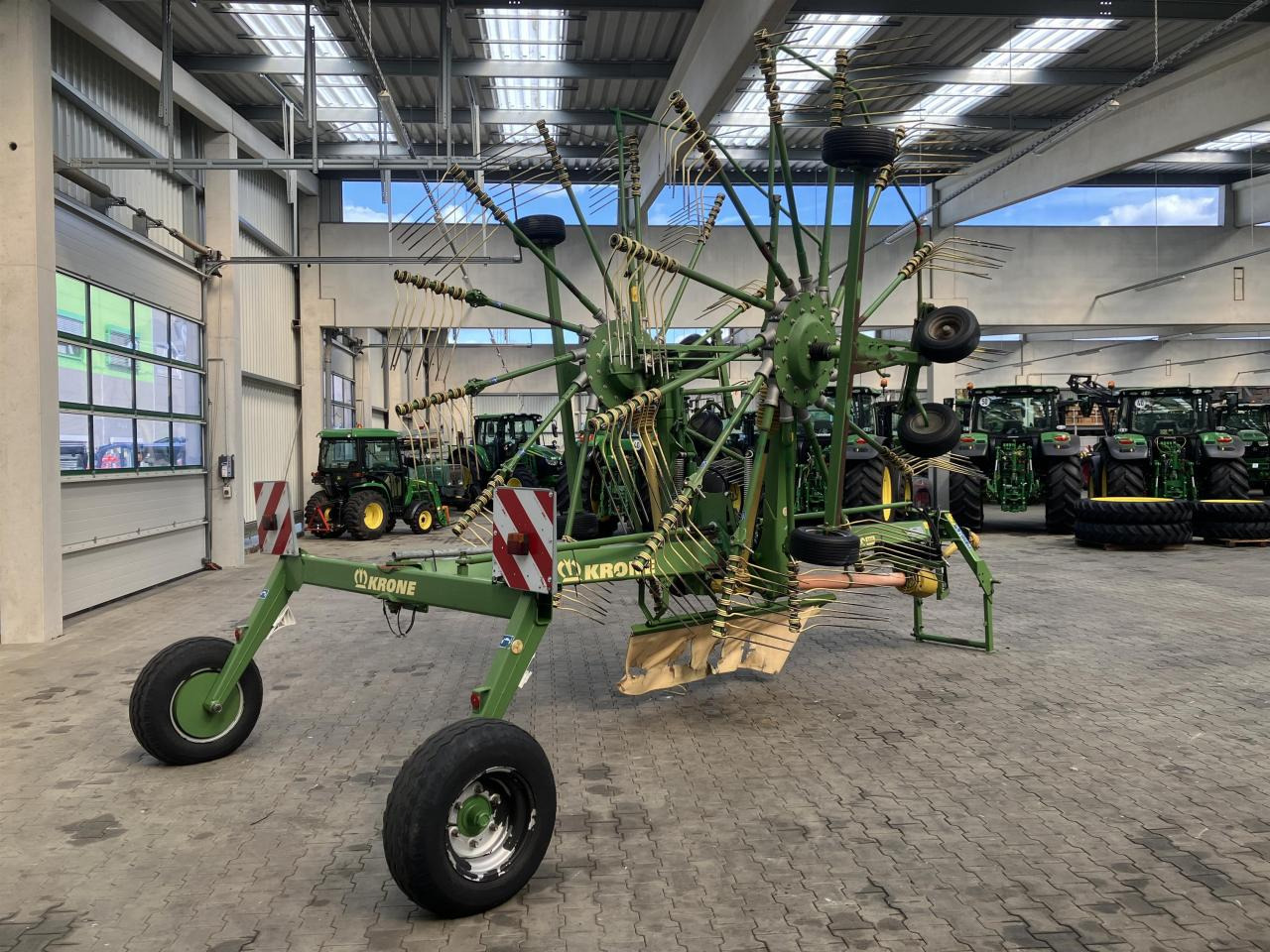 Krone SWADRO 900 - Сеноворошилка: фото 3 Krone SWADRO 900 - Сеноворошилка: фото 3
