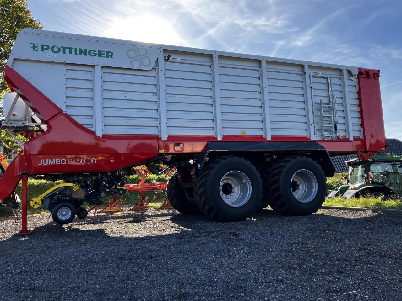 Pöttinger Jumbo 8450 DB - Самозагружающийся прицеп: фото 1 Pöttinger Jumbo 8450 DB - Самозагружающийся прицеп: фото 1