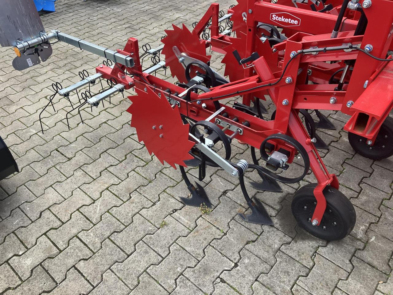 Steketee EC-Weeder 80:8 & EC-Steer 70:7 - Борона пружинная: фото 3 Steketee EC-Weeder 80:8 & EC-Steer 70:7 - Борона пружинная: фото 3