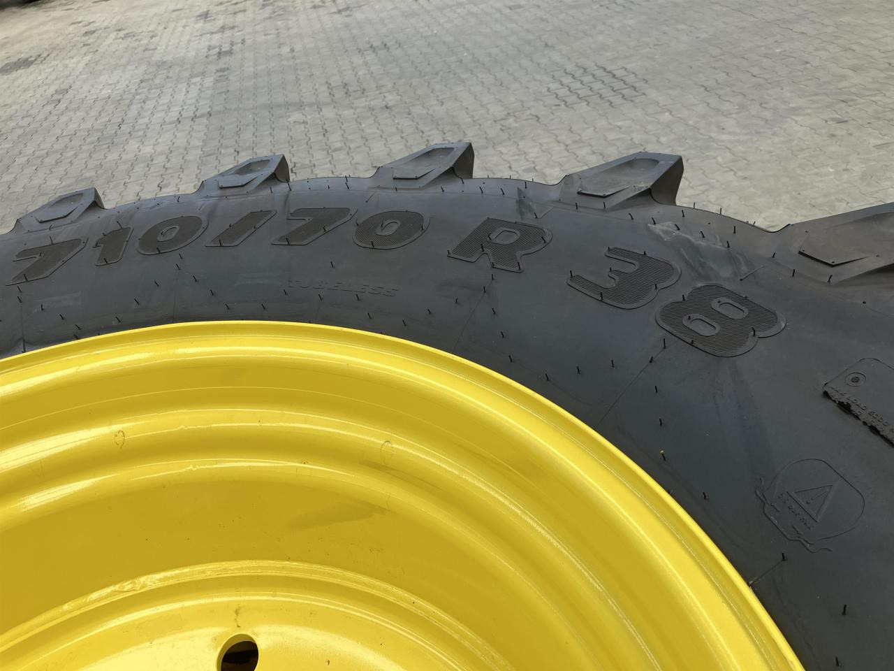 Trelleborg 710/70R38 - Шина для Сельскохозяйственной техники: фото 2 Trelleborg 710/70R38 - Шина для Сельскохозяйственной техники: фото 2