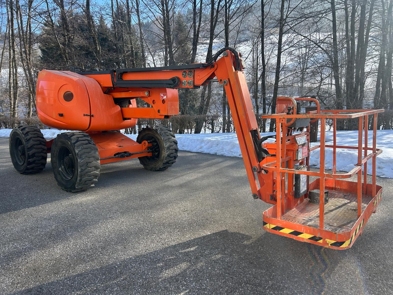 - Коленчатый подъемник: фото 1 - Коленчатый подъемник: фото 1