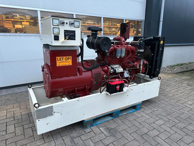 Iveco 8061 SI 07.05 A 550 Marelli 100 kVA noodstroom generatorset - Электрогенератор: фото 5 Iveco 8061 SI 07.05 A 550 Marelli 100 kVA noodstroom generatorset - Электрогенератор: фото 5