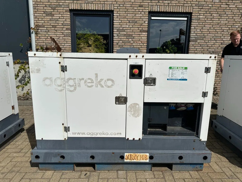 Iveco FPT F32 AM1A Leroy Somer 32 kVA Silent generatorset 129 hours ! - Электрогенератор: фото 1 Iveco FPT F32 AM1A Leroy Somer 32 kVA Silent generatorset 129 hours ! - Электрогенератор: фото 1