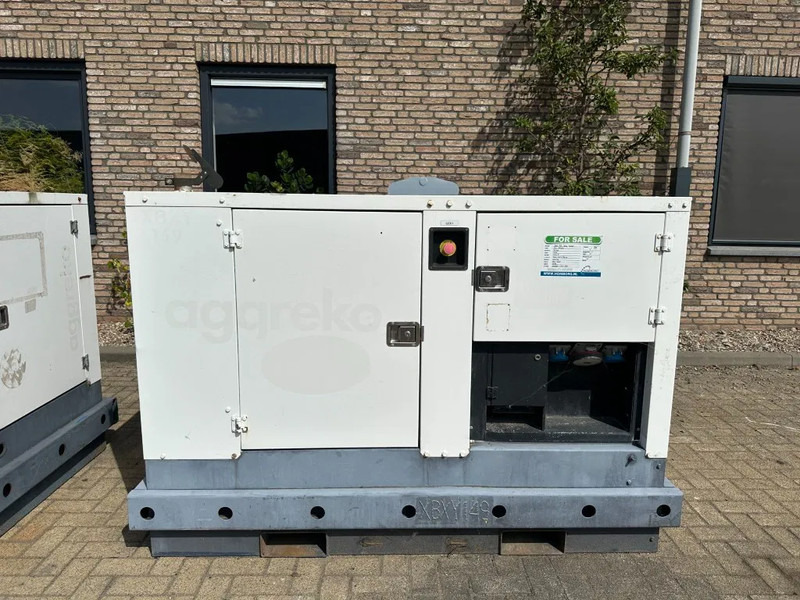 Iveco FPT F32 AM1A Leroy Somer 32 kVA Silent generatorset 239 hours ! - Электрогенератор: фото 1 Iveco FPT F32 AM1A Leroy Somer 32 kVA Silent generatorset 239 hours ! - Электрогенератор: фото 1
