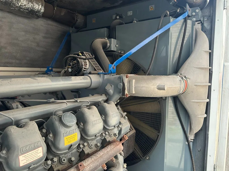 MAN MAN D2842 LE 213 met Leroy Somer 800 kVA Silent generatorset as New ! 410 hours ! - Электрогенератор: фото 4 MAN MAN D2842 LE 213 met Leroy Somer 800 kVA Silent generatorset as New ! 410 hours ! - Электрогенератор: фото 4