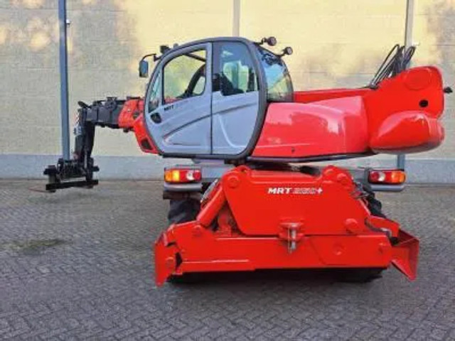 Погрузчик Manitou MRT 2150+ Privilege All-Terrain Rotating Telehandler (2015): фото 7