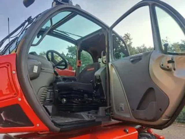 Погрузчик Manitou MRT 2150+ Privilege All-Terrain Rotating Telehandler (2015): фото 10