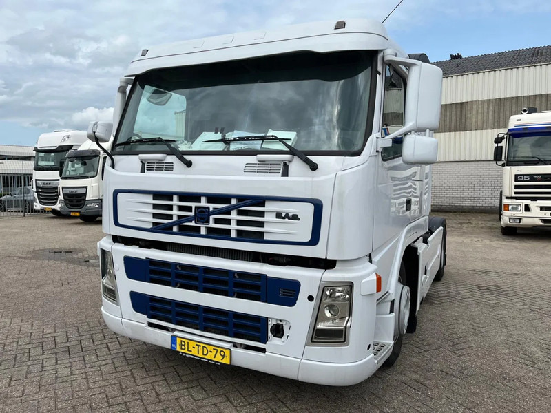 Volvo FM 9 MOTOR DEFECT (motor start wel maar kan niet rijden) - Тягач: фото 2 Volvo FM 9 MOTOR DEFECT (motor start wel maar kan niet rijden) - Тягач: фото 2