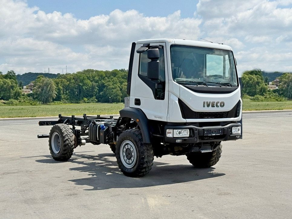 Iveco EUROCARGO 110-250* PLATFORM 4,60 m* 4x4 - Грузовик-шасси: фото 2 Iveco EUROCARGO 110-250* PLATFORM 4,60 m* 4x4 - Грузовик-шасси: фото 2