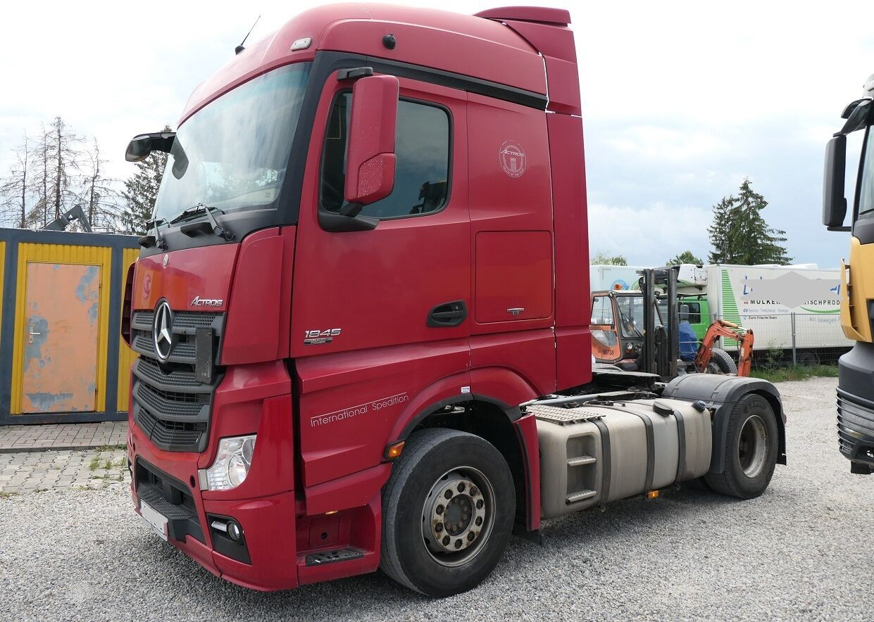 Тягач Mercedes-Benz Actros 1845: фото 8