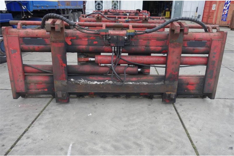 BOLZONI AURAMO P-1000LSE Bale Clamp - Навесное оборудование для Погрузочно-разгрузочной техники: фото 4 BOLZONI AURAMO P-1000LSE Bale Clamp - Навесное оборудование для Погрузочно-разгрузочной техники: фото 4